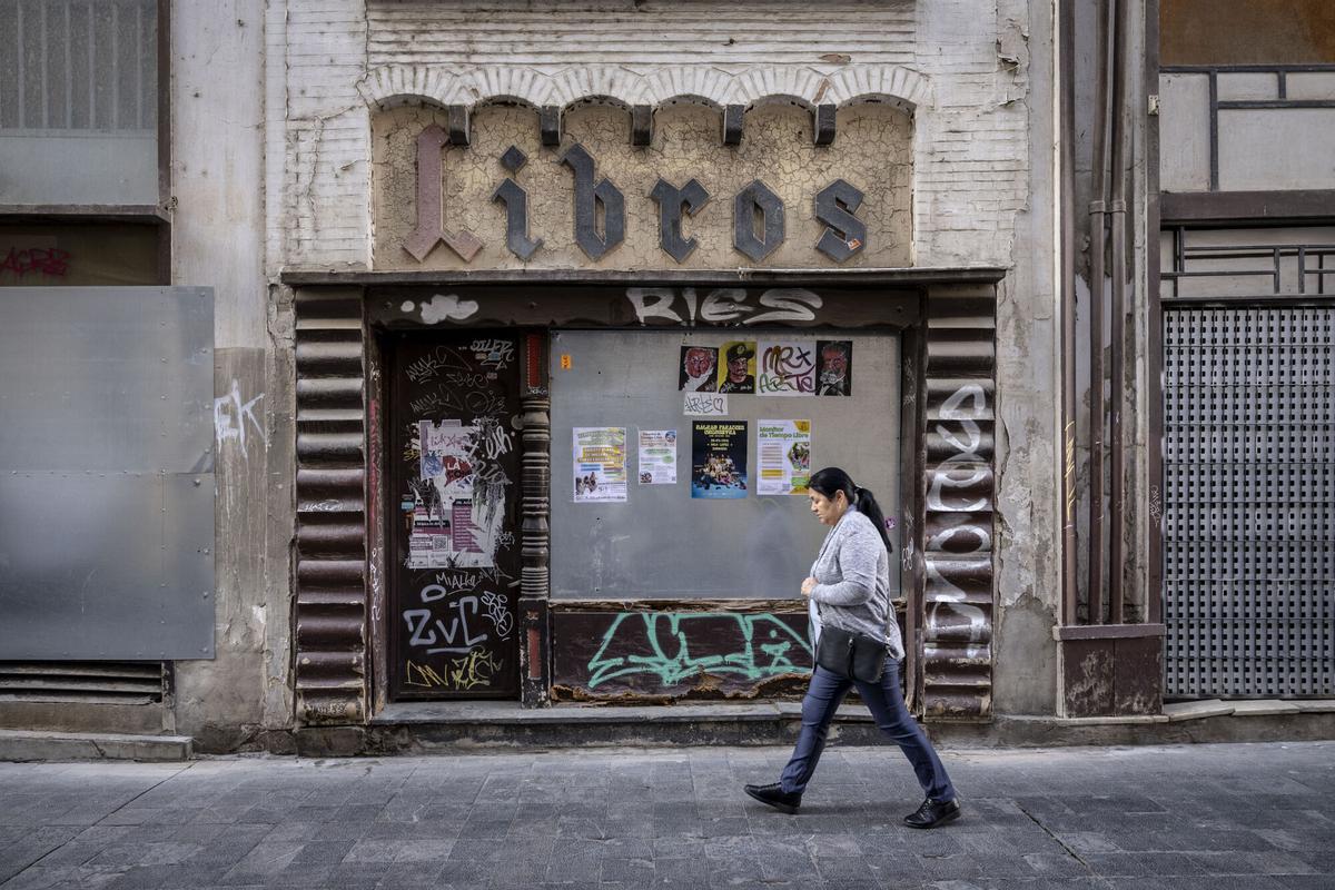 COMERCIOS DE ZARAGOZA CATALOGADOS COMO DE INTERES HISTORICO ARTISTICO - ANTIGUA LIBRERIA LIBROS DE CALLE FUENCLARA 2