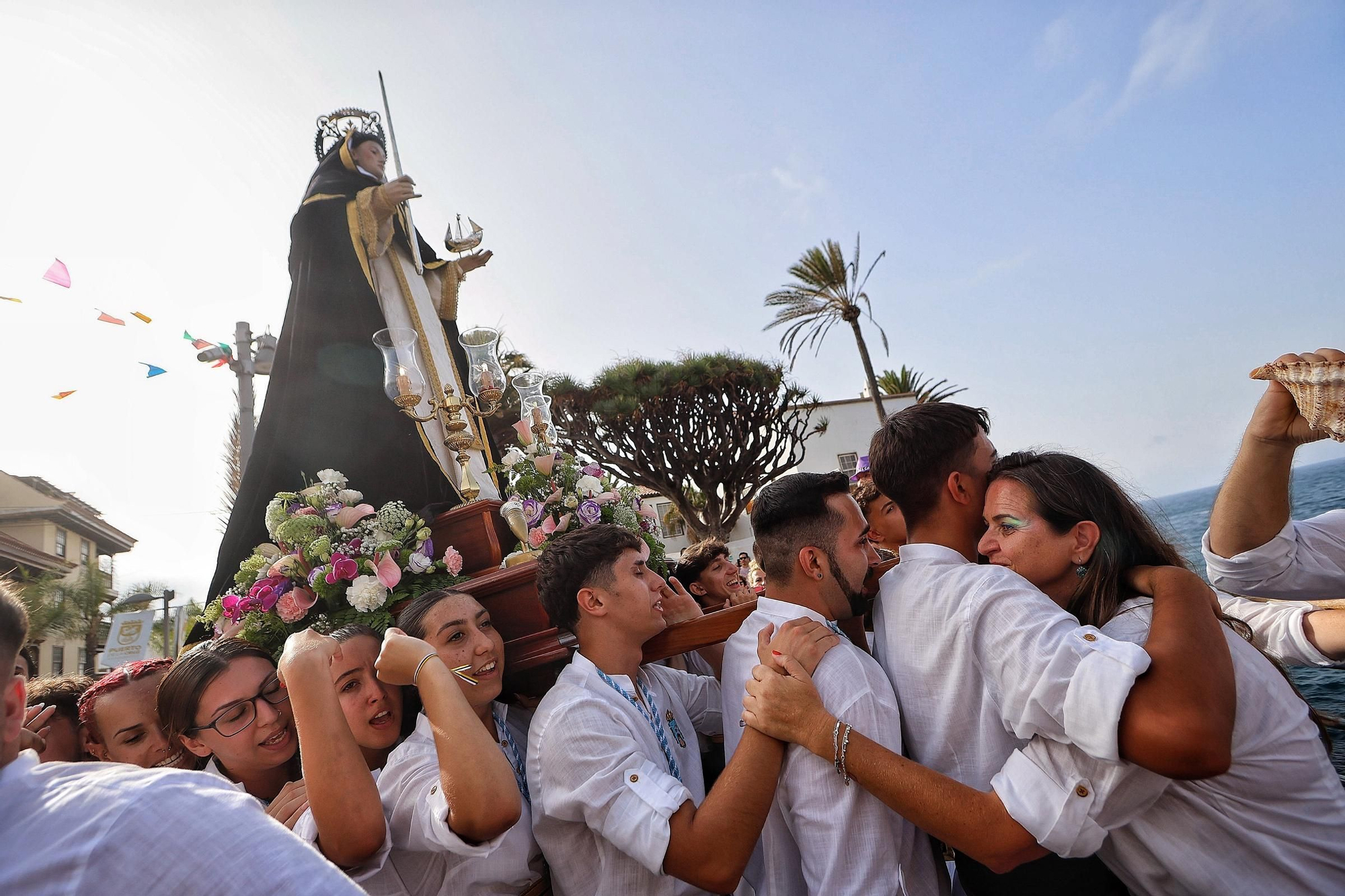 Embarcación de la Virgen del Carmen en el Puerto de la Cruz.