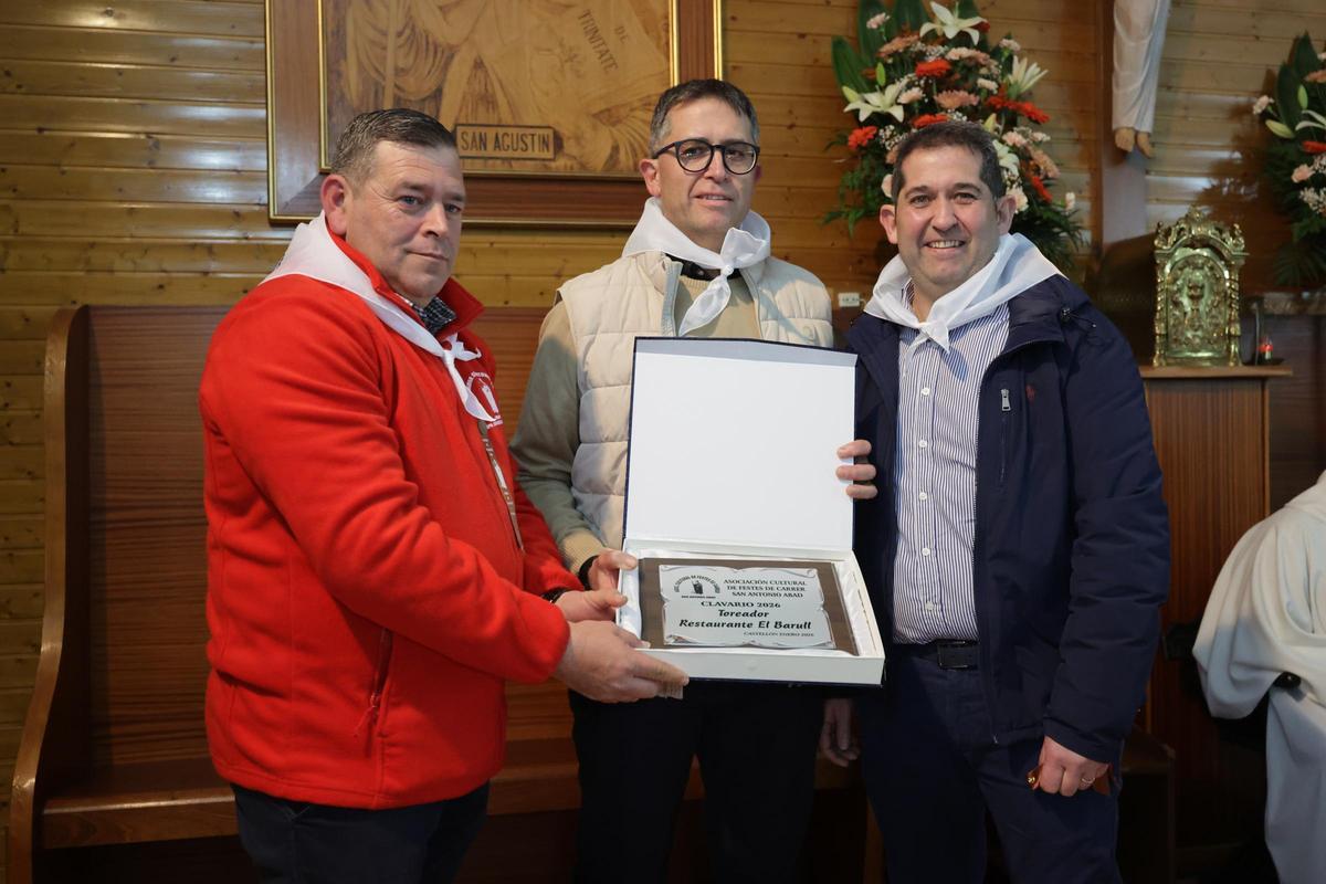 El grupo San Agustín y San Marcos de Castelló festeja a Sant Antoni con una misa, música, procesión y 'correfocs' El grupo San Agustín y San Marcos de Castelló festeja a Sant Antoni con una misa, música, procesión y 'correfocs'