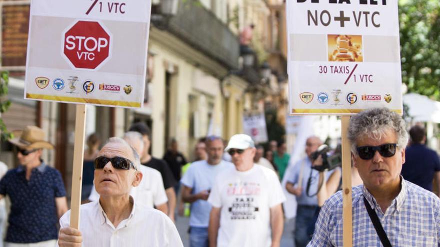 Taxistas protestan contra los VTC.