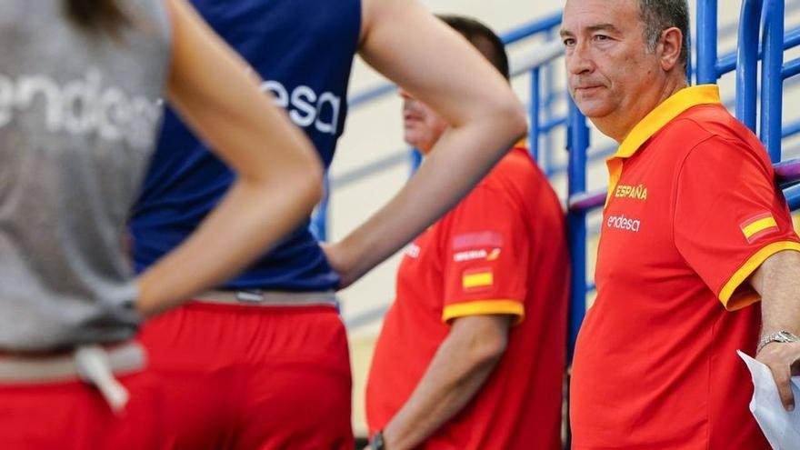 Miguel Méndez, durante un entrenamiento con la selección.