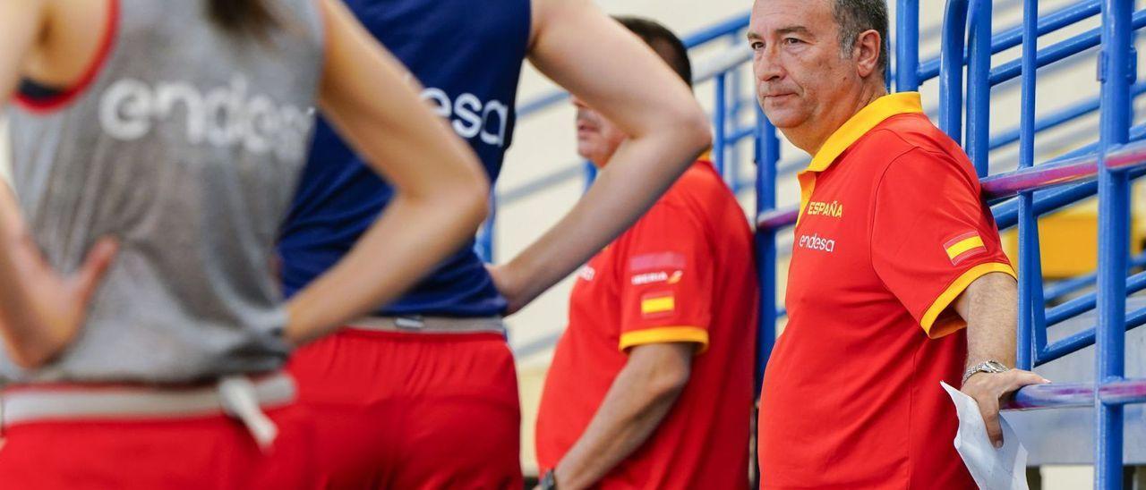 Miguel Méndez, durante un entrenamiento con la selección.