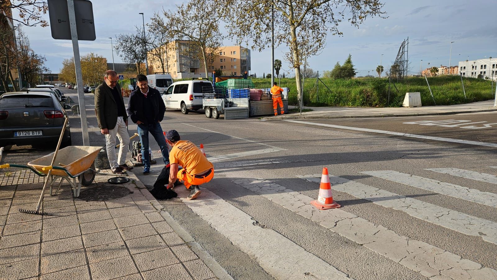 PASOS PEATONES NUEVO CÁCERES | El ayuntamiento responde la demanda vecinal  de Nuevo Cáceres e instala una decena de pasos de peatones