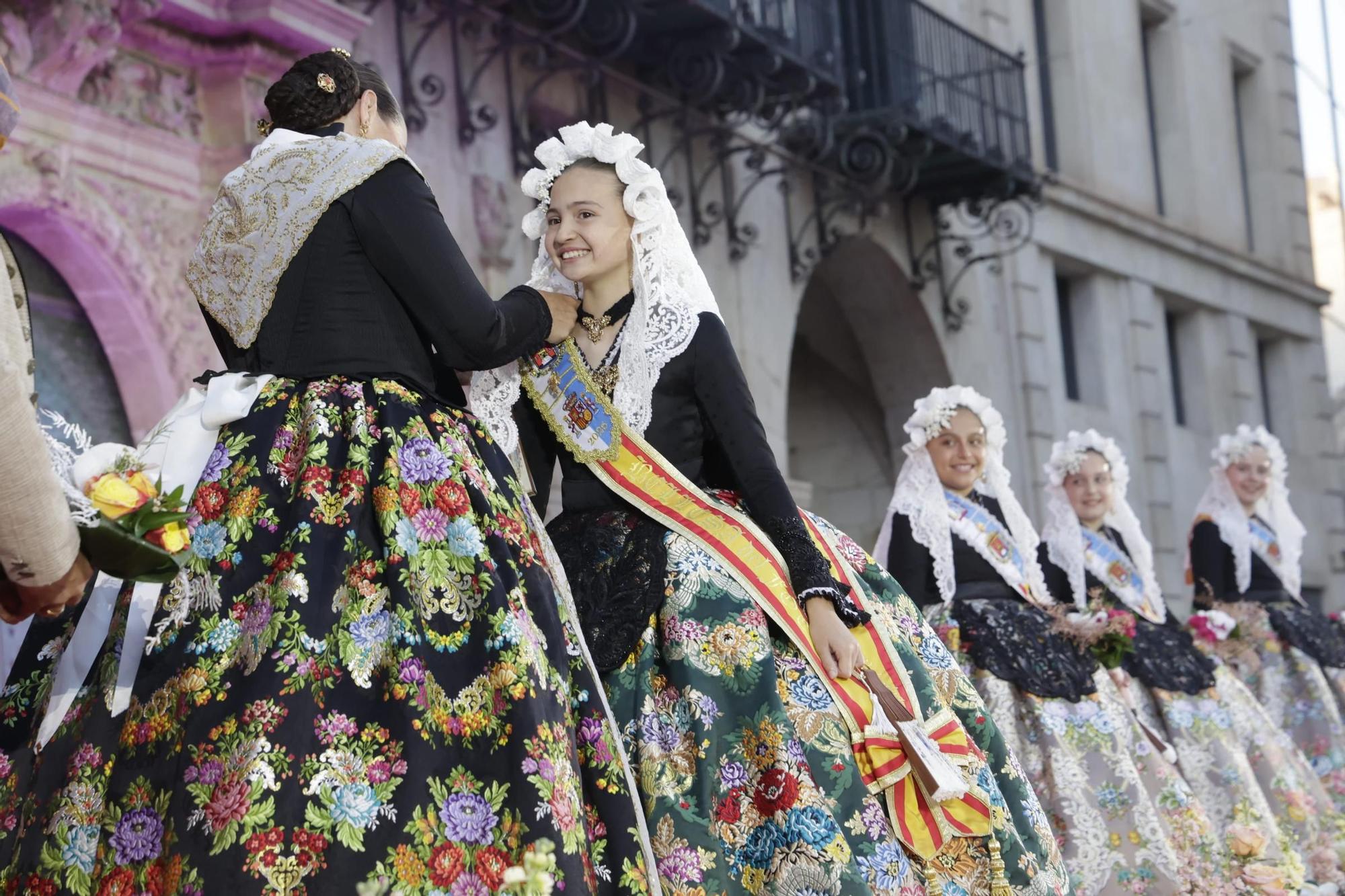 Las Hogueras de Alicante proclaman a su Bellea del Foc infantil 2025 y a sus damas
