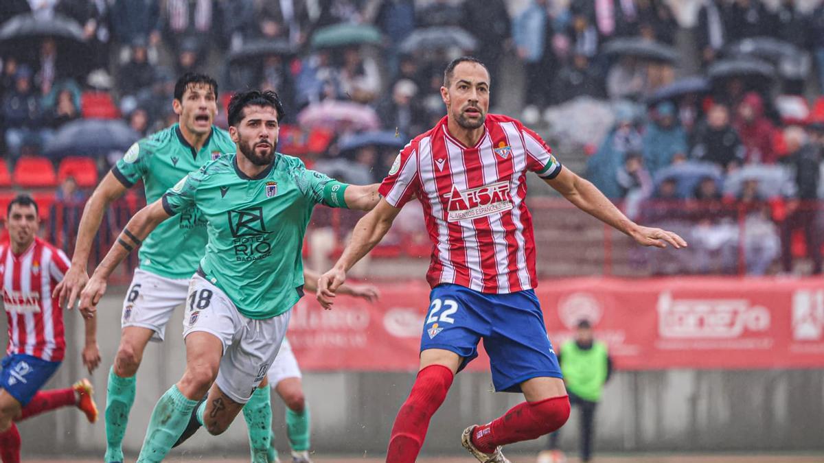 Encuentro disputado entre el Badajoz y el Don Benito la pasada temporada en Tercera.