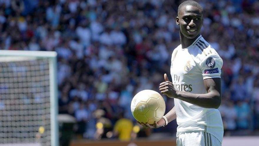 El Madrid presenta a Mendy, un &quot;talento&quot; para su defensa