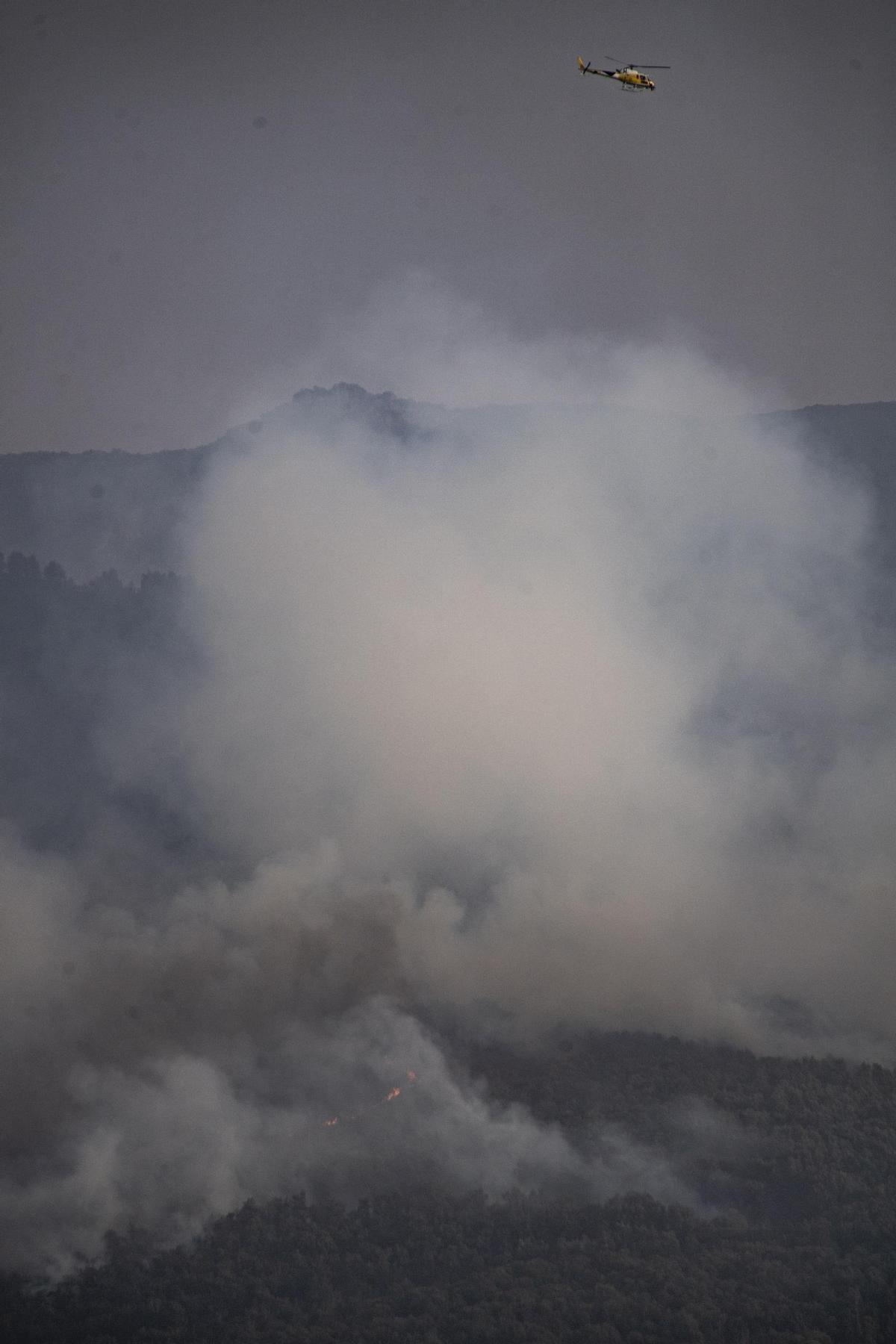 Fotogalería | El incendio de Jarilla desde Baños de Montemayor Fotogalería | El incendio de Jarilla desde Baños de Montemayor