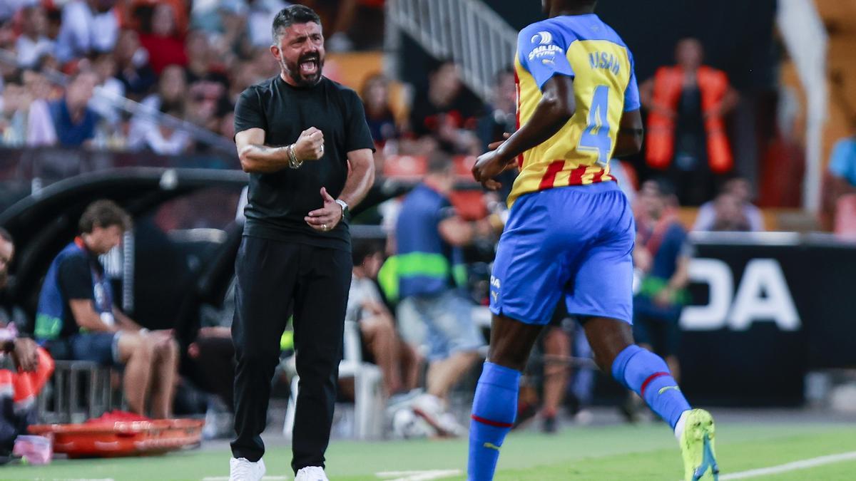 Gattuso durante su primer partido en Mestalla