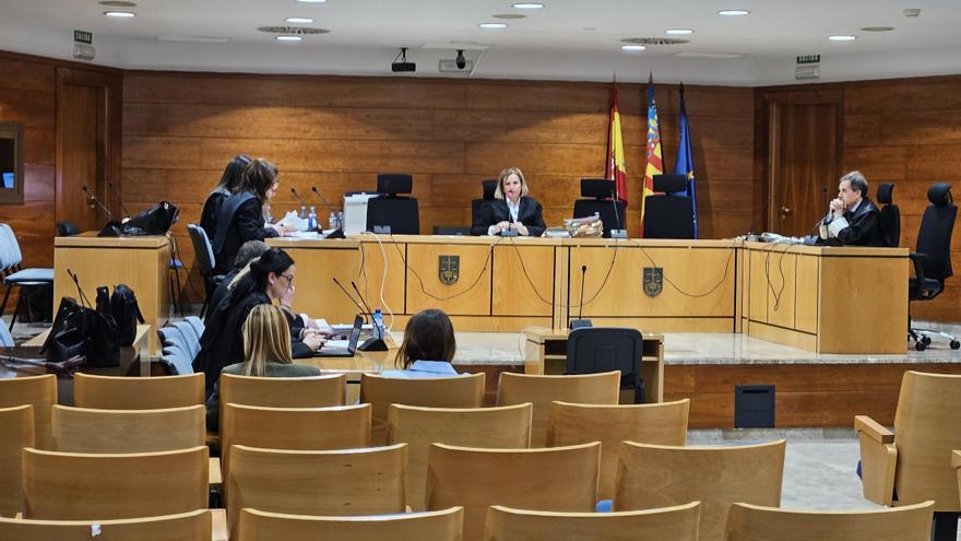 Las acusaciones mantienen que el niño de 8 años de Petrer fallecido pudo salvarse con más pruebas