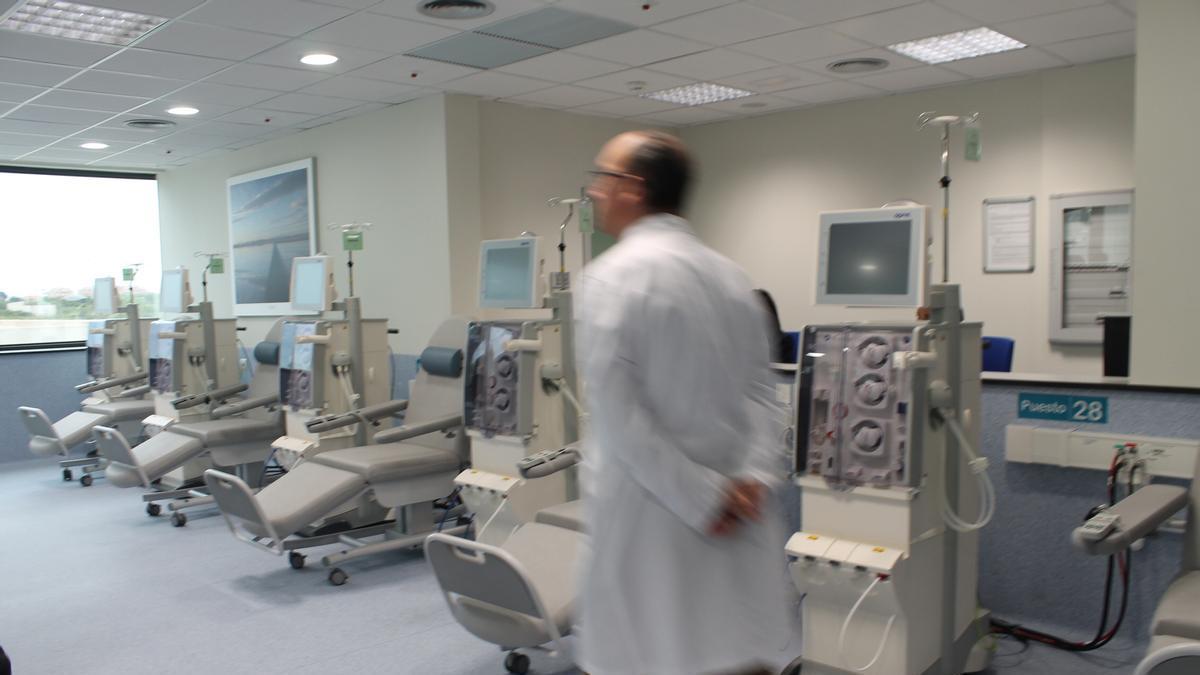 Una de las salas de hemodiálisis del Hospital Universitario de Torrevieja, en una imagen de archivo