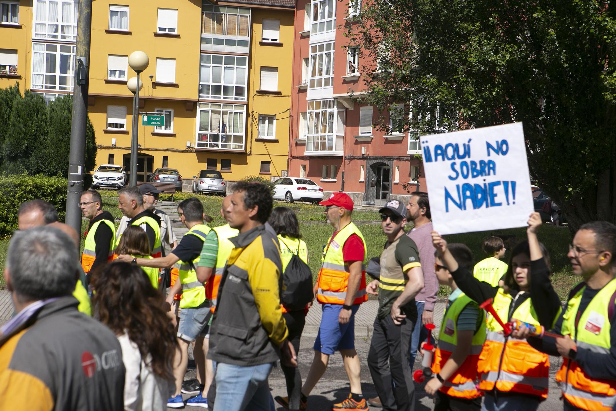 Los trabajadores de Saint-Gobain salen a la calle para frenar los despidos en Avilés