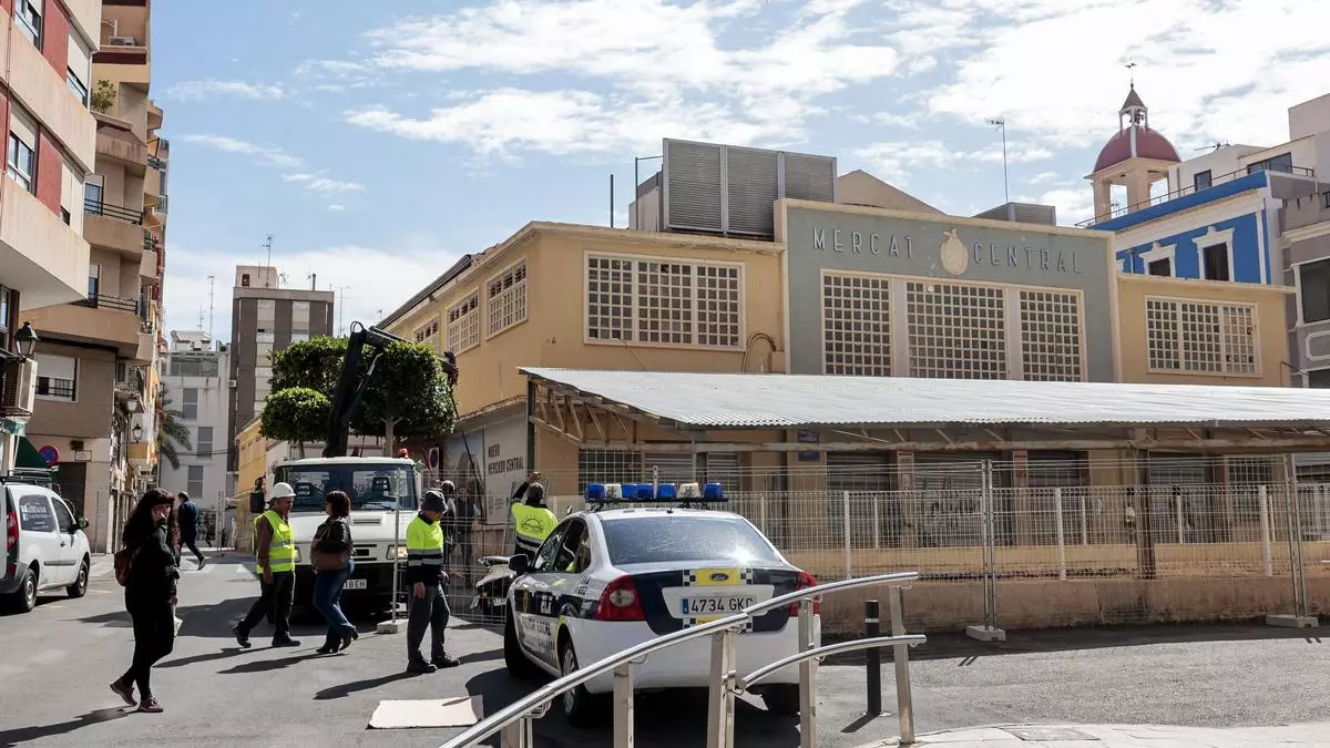 Las obras del Mercado Central de Elche: restos que pueden ser recientes pero obligan a pasar por Cultura