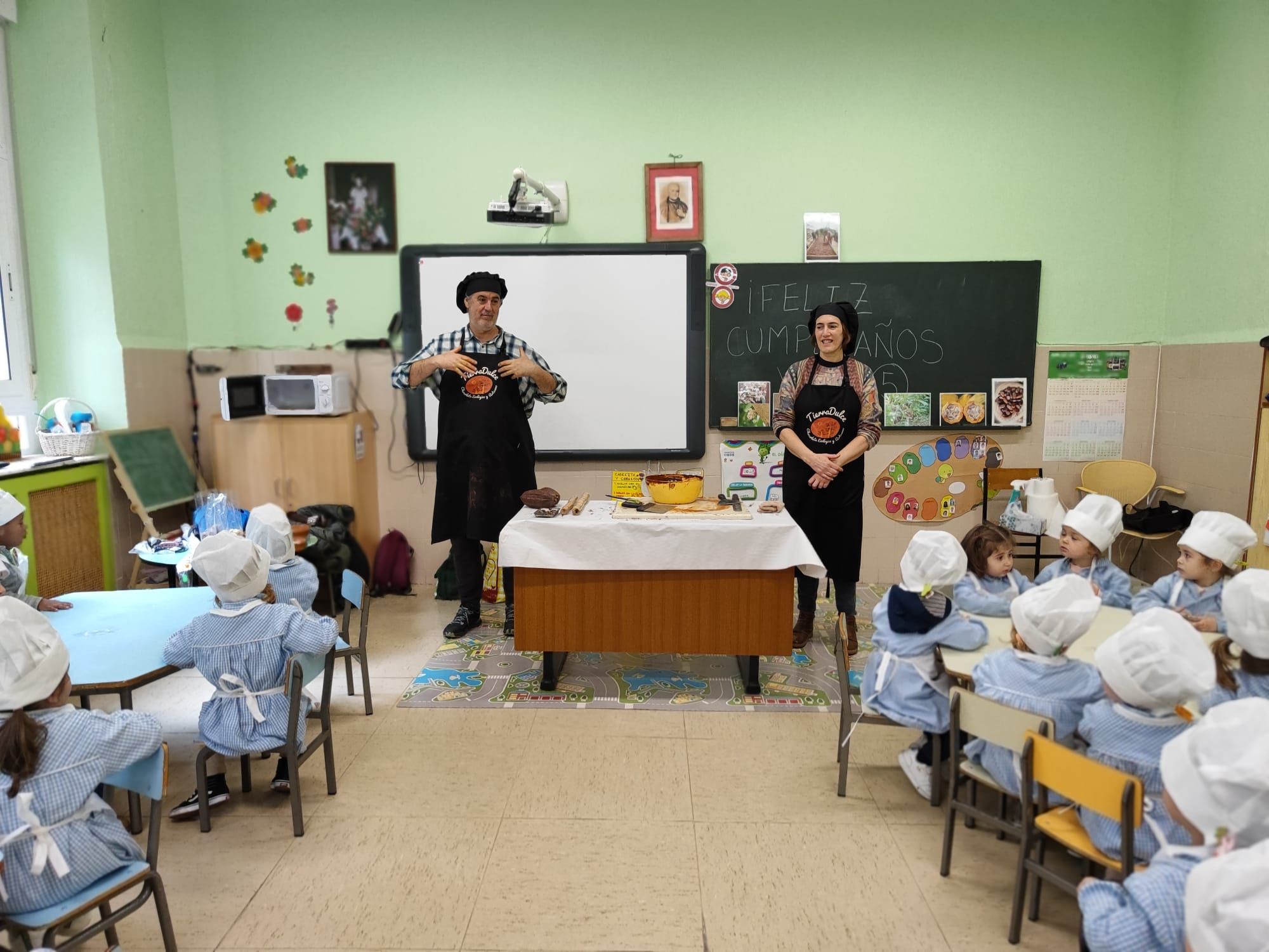 GALERÍA | Miel y chocolate en este colegio de Zamora
