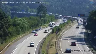 Otro monumental atasco en la "Y": un accidente múltiple (sin heridos) causa retenciones de 7 kilómetros sentido Gijón/Avilés