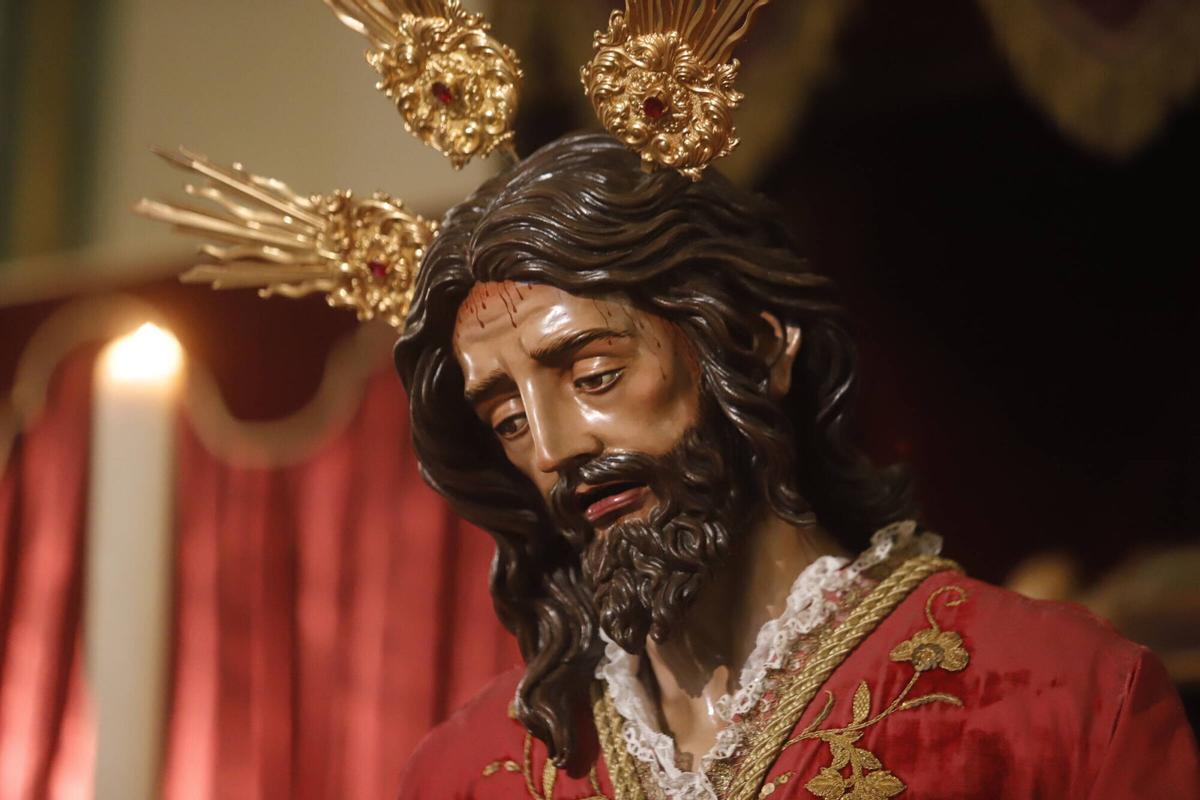 Devoción, besapiés y besamanos en el primer viernes de marzo en Córdoba, que ya huele a Semana Santa
