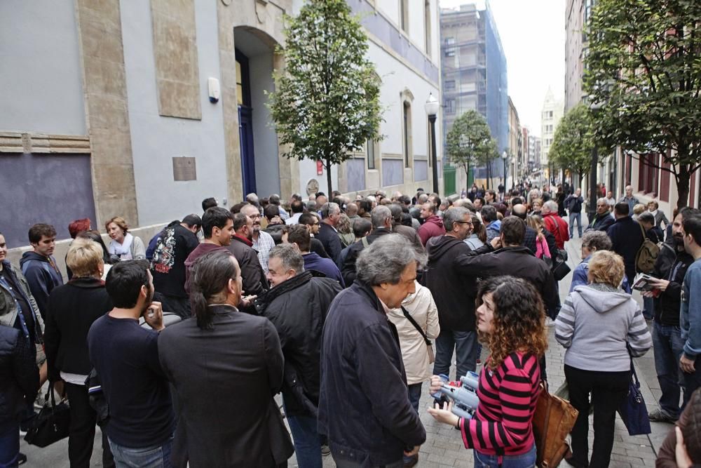 Juan Carlos Monedero y los diputados de Podemos Rafael Mayoral y Sofía Castañón, en Gijón