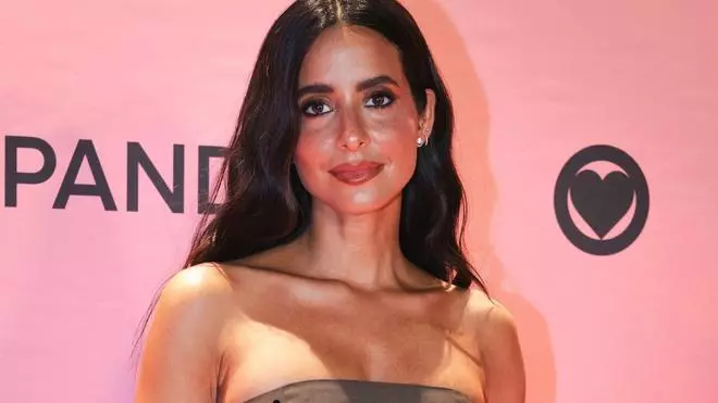 María Fernández Rubíes llevó a la fiesta de Pandora ese vestido que estás buscando como loca para tu próxima boda