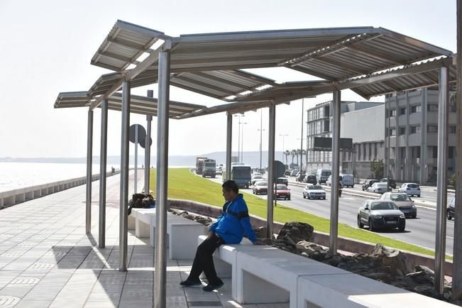 Instalación de tres pérgolas en la Avenida Marítima