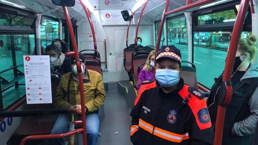 Campaña de concienciación frente al covid en los autobuses de Gijón