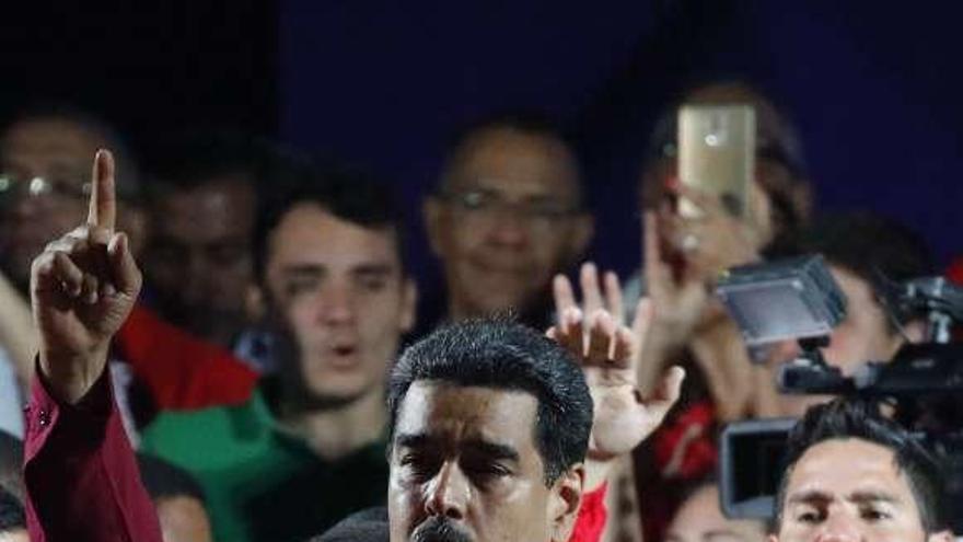 Maduro celebra su victoria electoral en Caracas. // Reuters