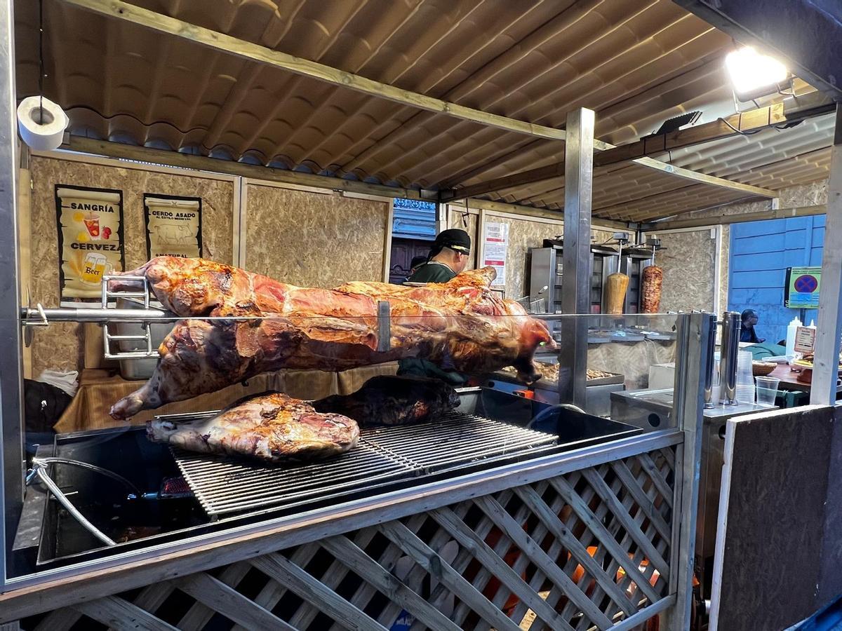 El cerdo asado "estilo medieval" es una de las opciones de street food de este año