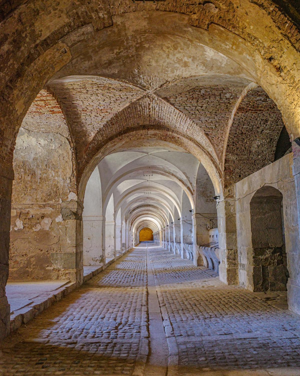 El interior del Castillo de San Fernando en Figueres
