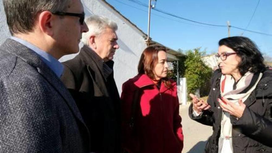 Bruguera i Paneque (al centre), amb Eva Granados, ahir a Les Pedreres.