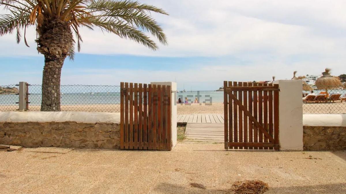 Una casa en Ibiza con acceso directo a Talamanca.
