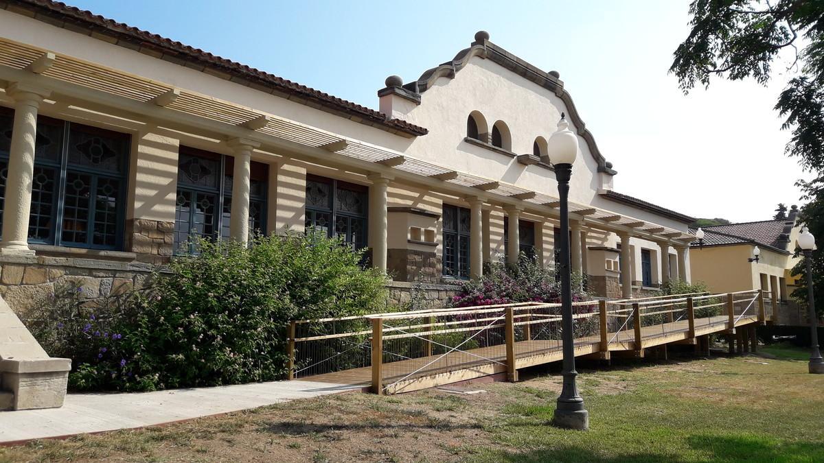 La fachada del nuevo equipamiento de la Escuela de Restauración de Santa Coloma.