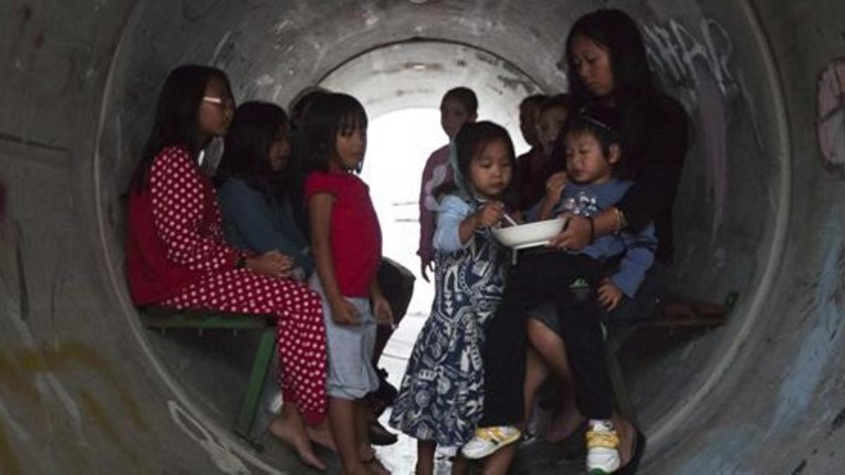 Israelís escondidos en un refugio en Nitzan.