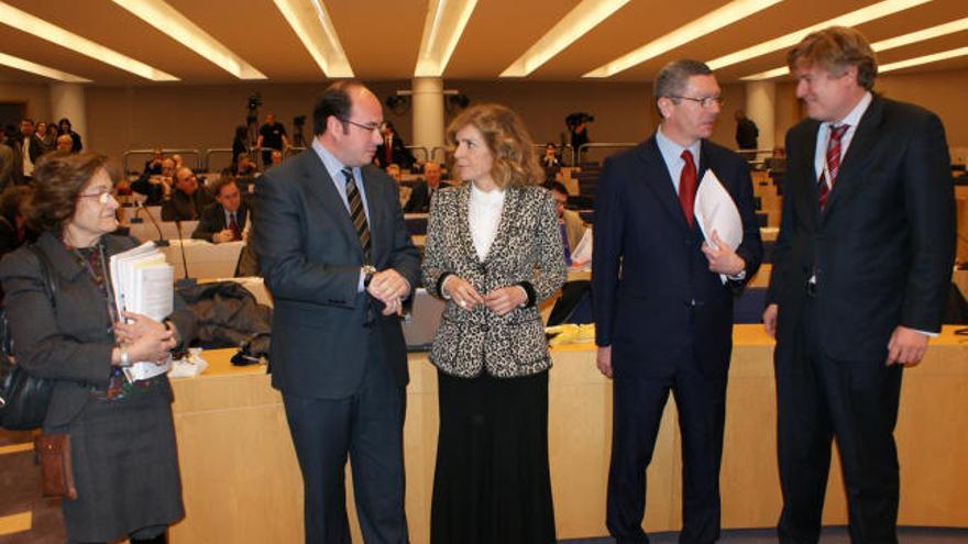 El Alcalde, Pedro Antonio Sánchez, en la ceremonia del Pacto de los Alcaldes del pasado año junto a Ana Botella y Gallardón.