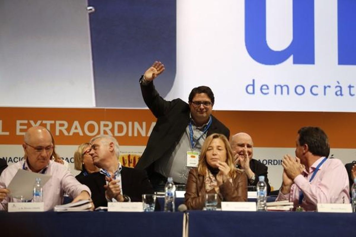 Francesc Gambús saluda després de ser elegit nou candidat d’Unió a les eleccions europees. Francesc Gambús saluda després de ser elegit nou candidat d’Unió a les eleccions europees.