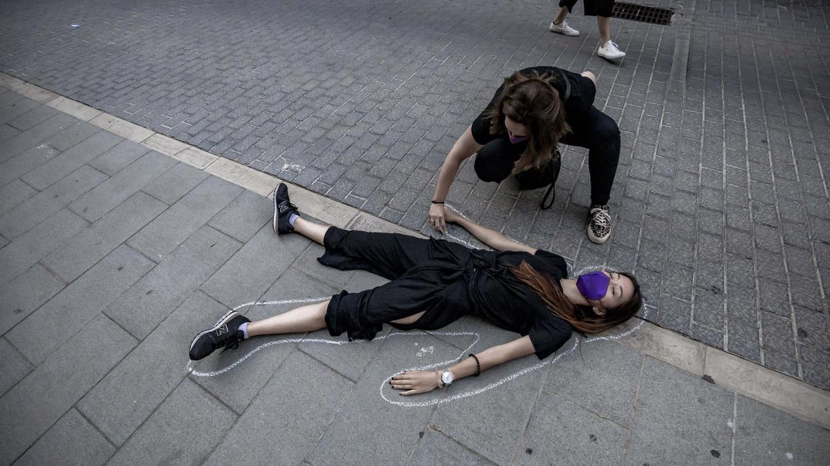 Un centenar de personas se manifiesta en Palma en contra de la violencia machista