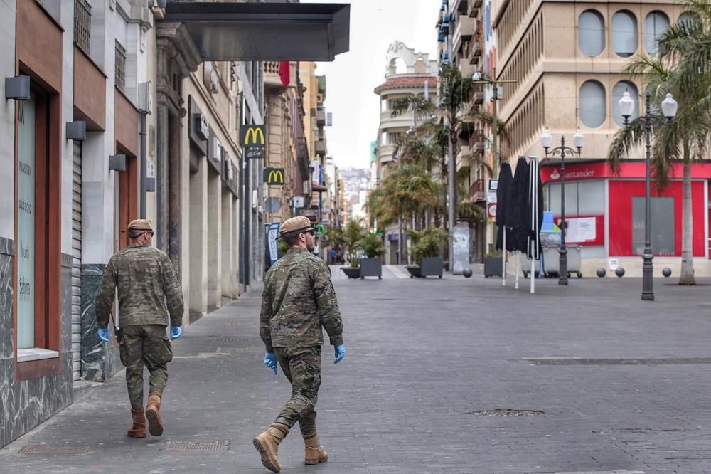 Militares patrullando por Santa Cruz