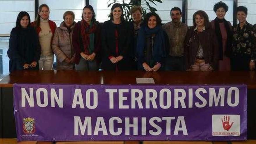 Un momento de la presentación del programa contra la violencia machista, ayer en el Concello de Moaña. // Gonzalo Núñez