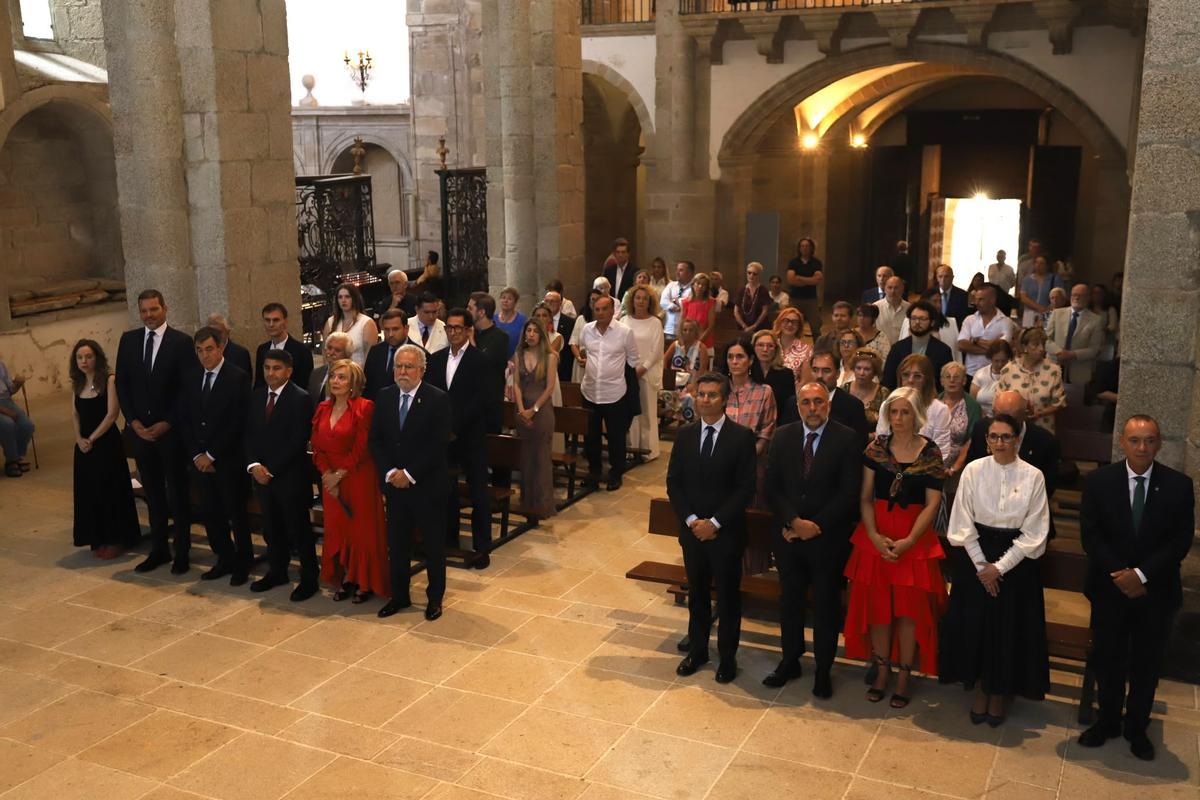Asistentes a la tradicional misa en honor a Rosalía de Castro en Bonaval