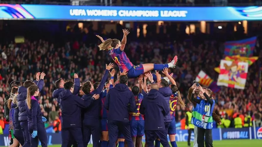La celebración del Barça sobre el césped del Camp Nou