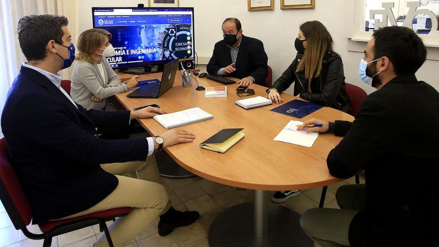 Reunión de trabajo de la Cátedra con Estrella Núñez, vicerrectora de Investigación, y Pablo Cano, director de la OPRI.