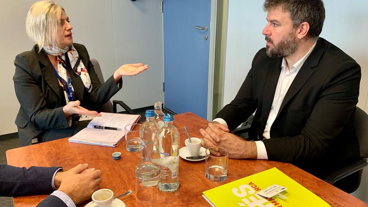 Apesteguia reunido con Santina Bertulessi, jefe de gabinete del comisario europeo Nicolas Schmit.