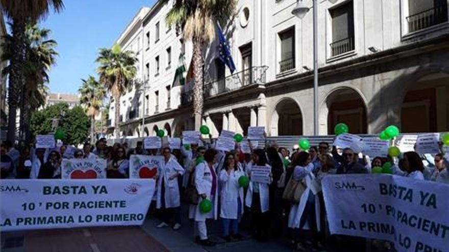 Unos 900 doctores y 50 pediatras de Córdoba están llamados al paro