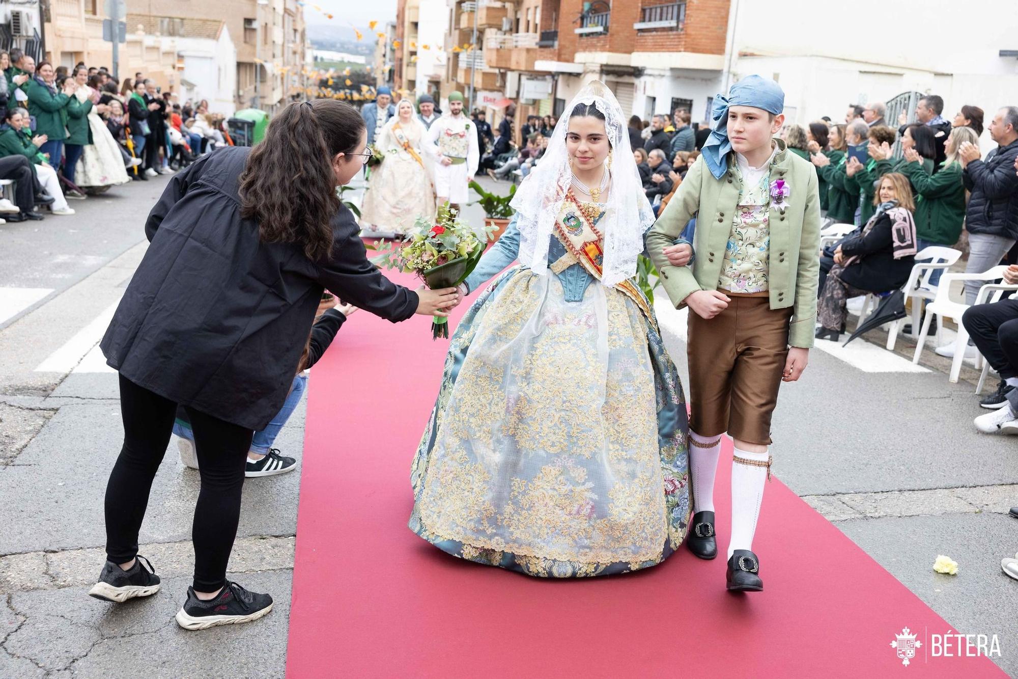 Bétera celebra la ofrenda a la Mare de Déu