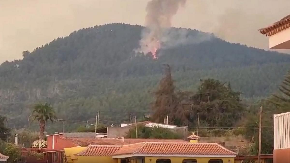 Confinan el casco urbano de El Rosario por el incendio de Tenerife.