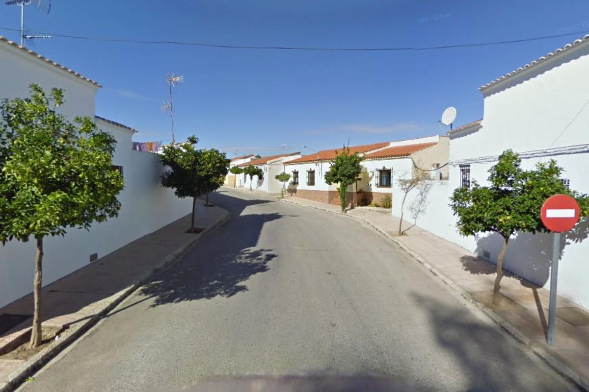 Calle Santiago de Sagrajas (Badajoz) en la que ha ocurrido el accidente mortal en la tarde de este sábado.