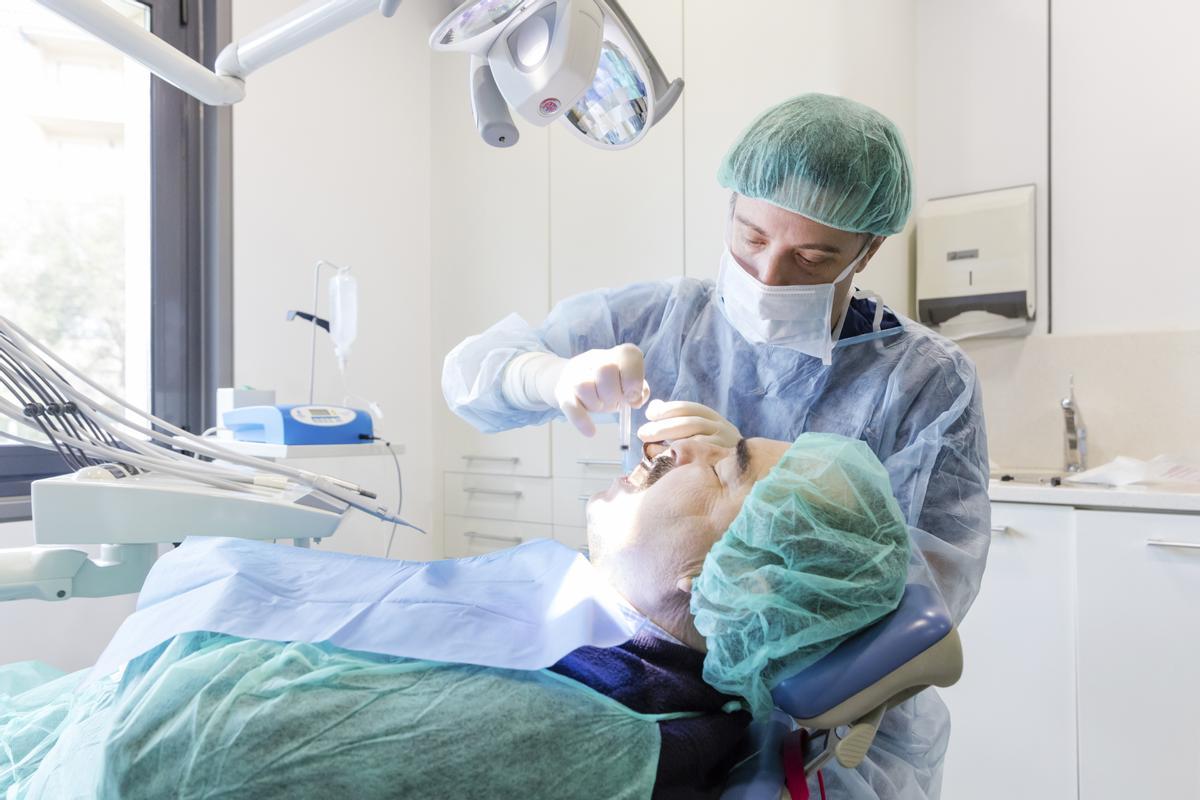 CLÍNICAS UDEMAX dispone de profesionales especializados para atender cualquier situación de urgencia dental.