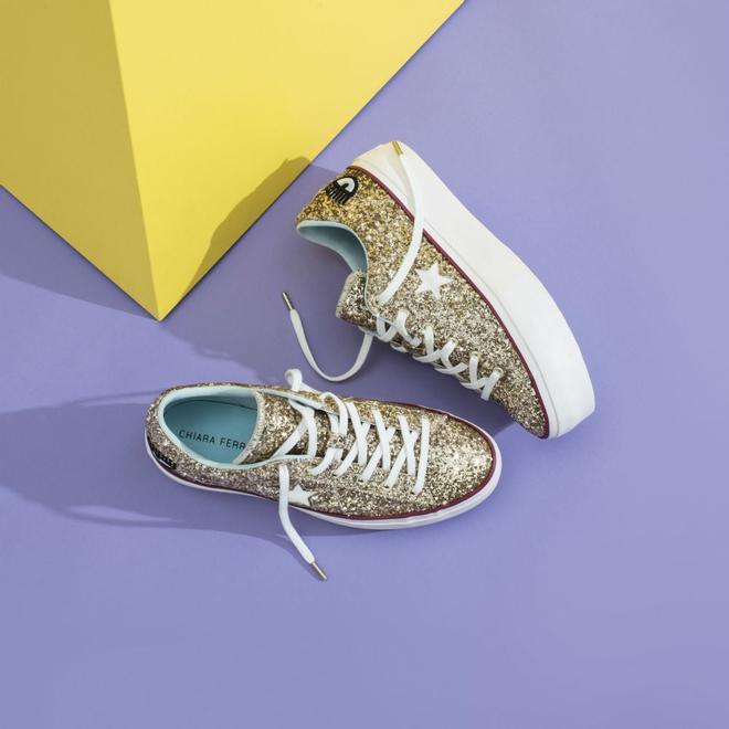 Converse doradas diseñadas por Chiara Ferragni