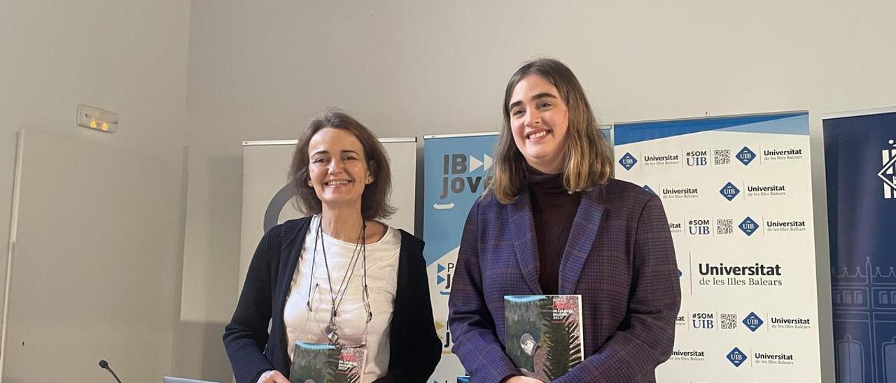 Belén Pascual, codirectora de la publicación, junto a Andrea González, presidenta del Consejo de la Juventud de España.