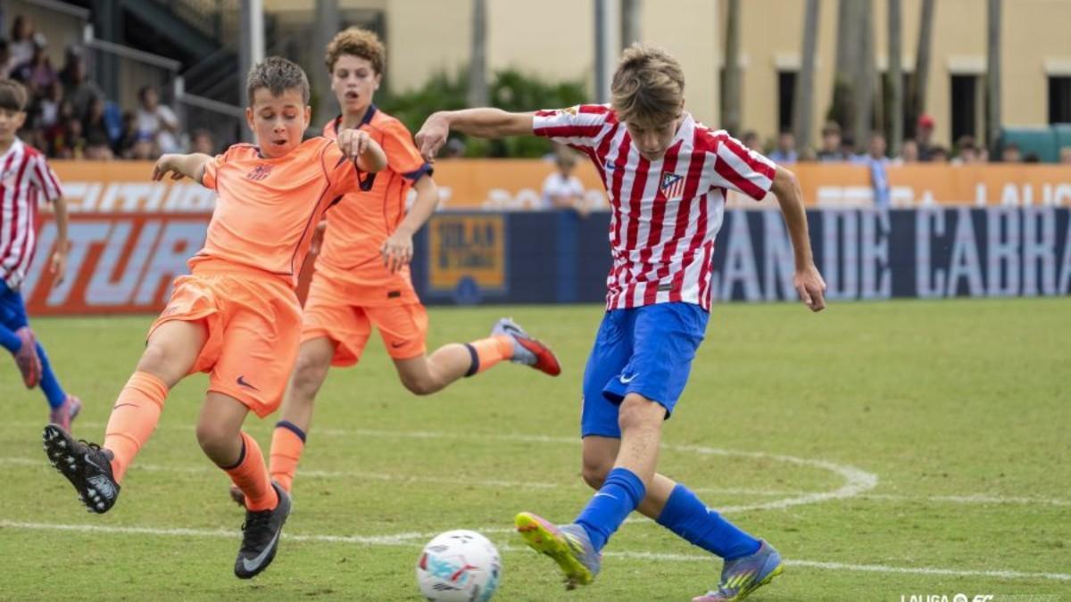 Jordi Pérez anima a sus jugadores tras caer en los cuartos de final de LaLiga FC Futures 2-1 contra el Atlérico de Madrid.