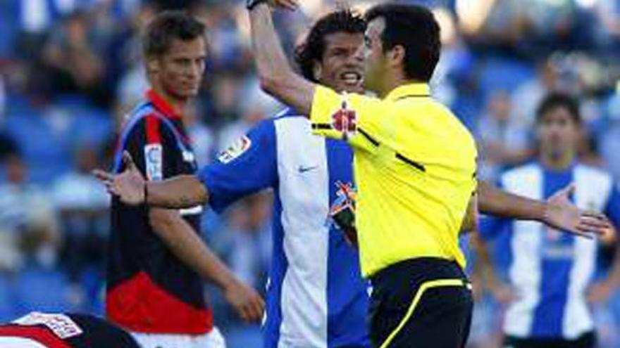 Valdez protesta a Pérez Lasa.