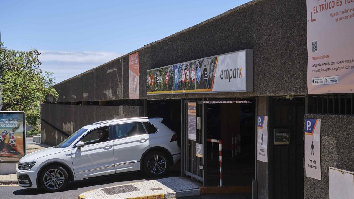 Estacionamiento público situado en la calle Prolongación Ramón y Cajal, en Santa Cruz.