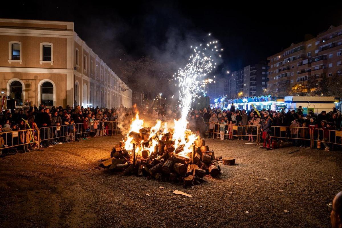 Las hogueras de San Antón se encienden en Zaragoza